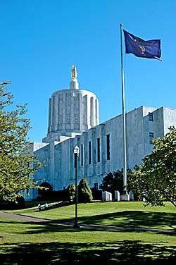 Oregon State Capitol and flag (OSA)
